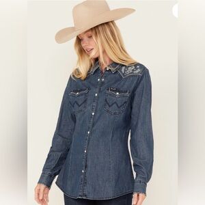 WRANGLER RETRO WOMEN'S DARK WASH 
DENIM EMBROIDERED WESTERN SHIRT SZ XS